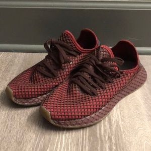 Adidas Deerupt Maroon Size 5.5